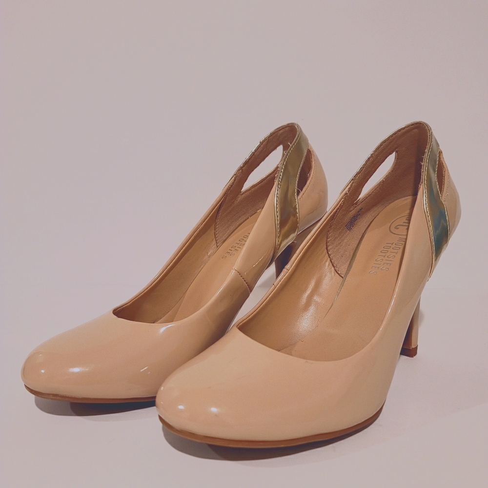 Nude & Gold Shiny Pumps